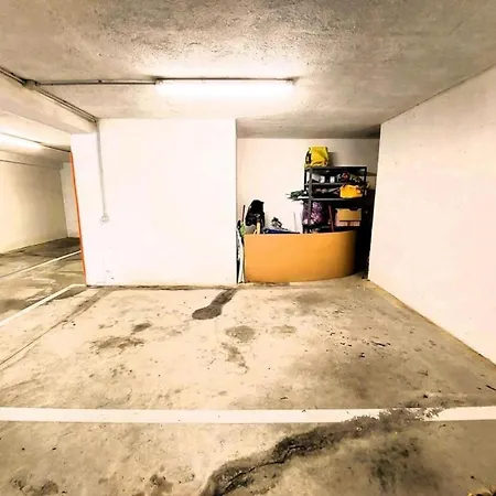 Lovely With Private Parking Apartment *