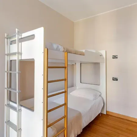 Lovely With Private Parking *
